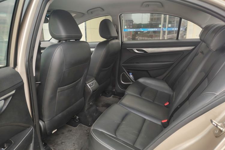 Used Geely Auto Emgrand 2019 Leading Edition 1.5L CVT Luxury Model China VI Standard Interior 3