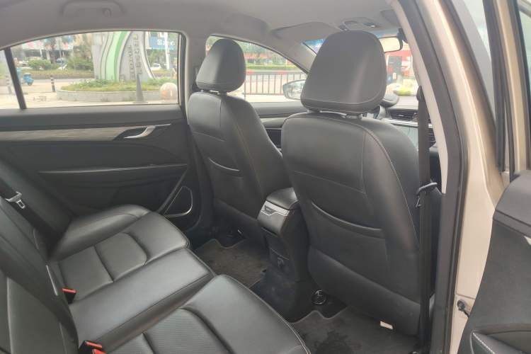 Used Geely Auto Emgrand 2019 Leading Edition 1.5L CVT Luxury Model China VI Standard Interior 5