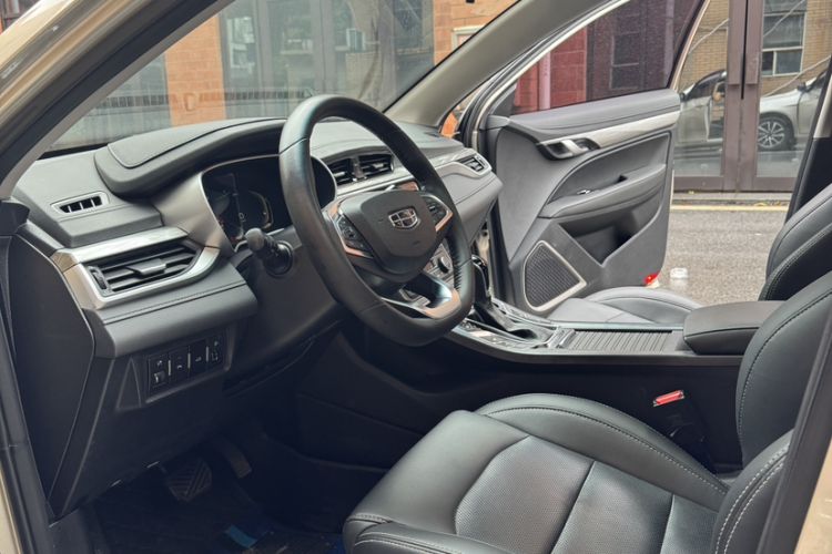 Used Geely Auto Emgrand 2019 Leading Edition 1.5L CVT Prestige Model China VI Standard Interior 5
