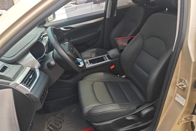 Used Geely Auto Emgrand 2019 Leading Edition 1.5L CVT Upward-Connected Model China VI Standard Left Front Seat