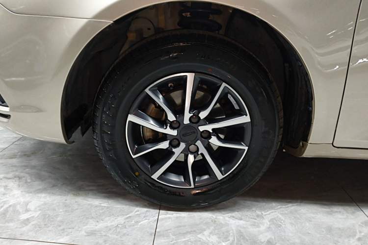Used Geely Auto Emgrand 2019 Leading Edition 1.5L Manual Luxury Model China VI Standard Left Front Wheel Hub