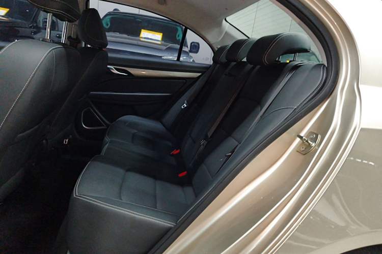 Used Geely Auto Emgrand 2019 Leading Edition 1.5L Manual Luxury Model China VI Standard Left Rear Seat