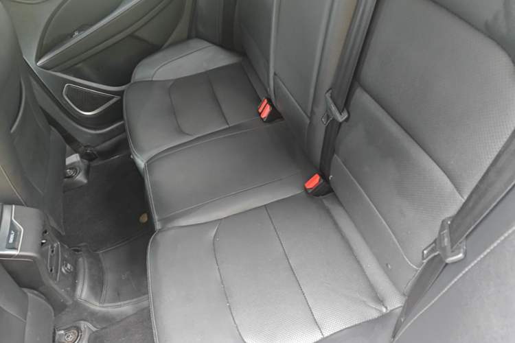 Used Geely Auto Emgrand 2019 Leading Edition 1.5L CVT Luxury Model China VI Standard Left Rear Seat
