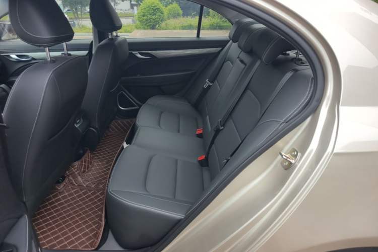 Used Geely Auto Emgrand 2019 Leading Edition 1.5L CVT Luxury Model China VI Standard Left Rear Seat