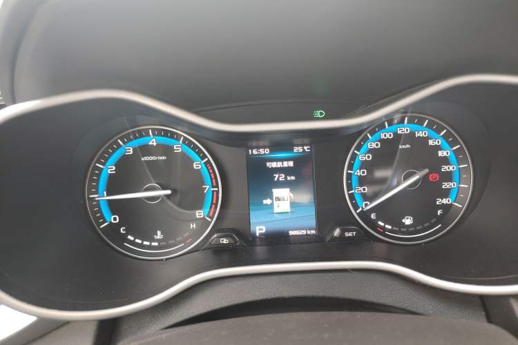 Used Geely Auto Emgrand 2019 Leading Edition 1.5L CVT Luxury Model China VI Standard Odometer Close Up