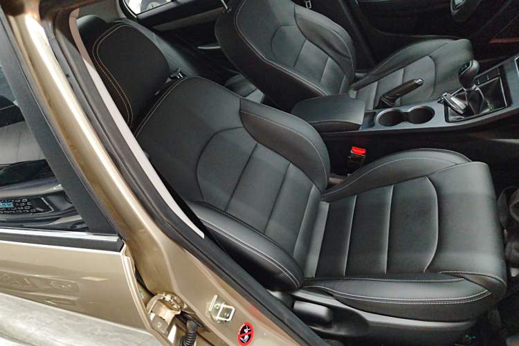 Used Geely Auto Emgrand 2019 Leading Edition 1.5L Manual Luxury Model China VI Standard Right Front Seat