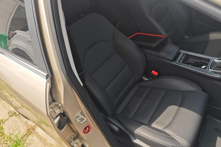 Used Geely Auto Emgrand 2019 Leading Edition 1.5L CVT Upward-Connected Model China VI Standard Right Front Seat