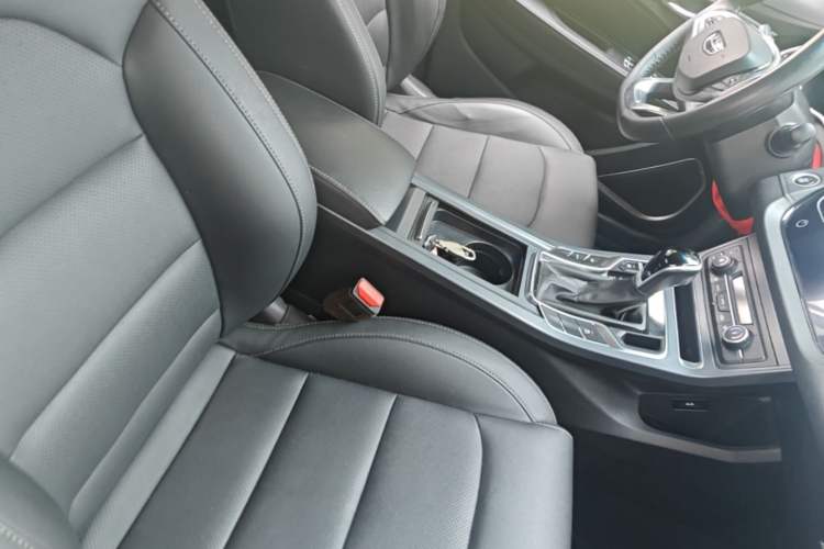 Used Geely Auto Emgrand 2019 Leading Edition 1.5L CVT Luxury Model China VI Standard Right Front Seat