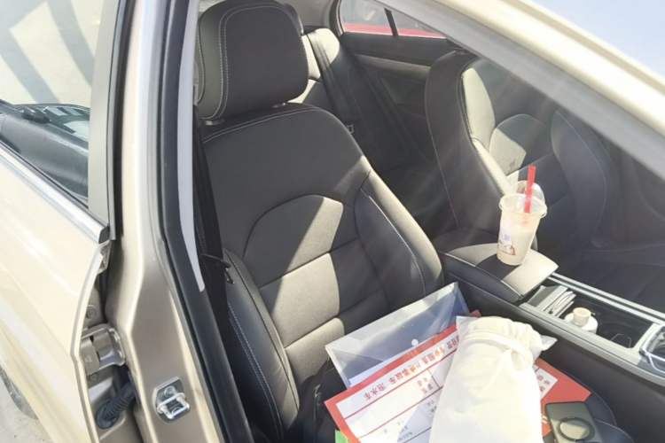 Used Geely Auto Emgrand 2019 Leading Edition 1.5L CVT Upward-Connected Model China VI Standard Right Front Seat