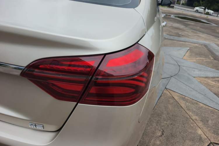 Used Geely Auto Emgrand 2019 Leading Edition 1.5L CVT Luxury Model China VI Standard Right Rear Taillight