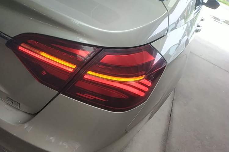 Used Geely Auto Emgrand 2019 Leading Edition 1.5L CVT Luxury Model China VI Standard Right Rear Taillight