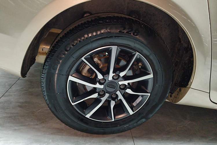 Used Geely Auto Emgrand 2019 Leading Edition 1.5L Manual Luxury Model China VI Standard Right Rear Wheel Hub