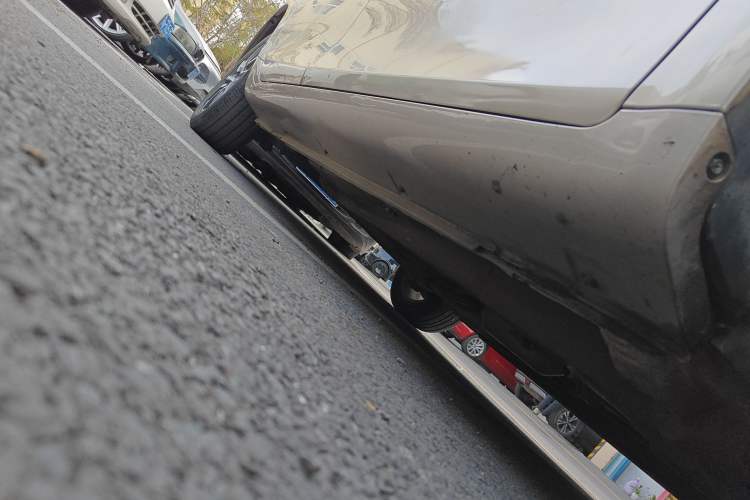 Used Geely Auto Emgrand 2019 Leading Edition 1.5L CVT Upward-Connected Model China VI Standard Right Side Sill