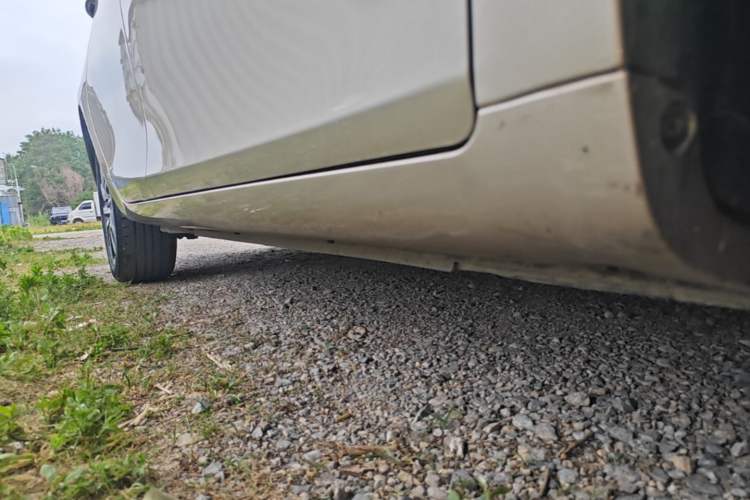 Used Geely Auto Emgrand 2019 Leading Edition 1.5L CVT Upward-Connected Model China VI Standard Right Side Sill
