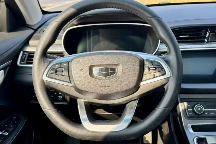 Used Geely Auto Emgrand 2019 Leading Edition 1.5L CVT Upward-Connected Model China VI Standard Steering Wheel