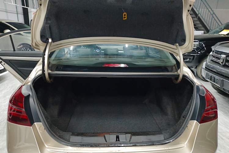 Used Geely Auto Emgrand 2019 Leading Edition 1.5L Manual Luxury Model China VI Standard Trunk