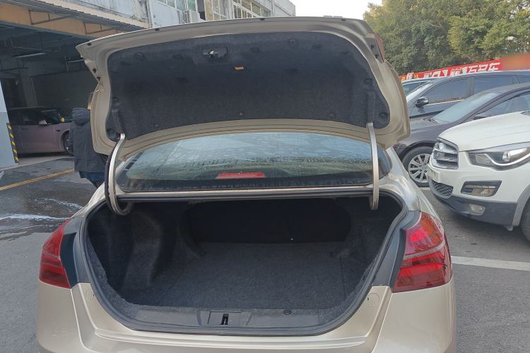 Used Geely Auto Emgrand 2019 Leading Edition 1.5L CVT Upward-Connected Model China VI Standard Trunk