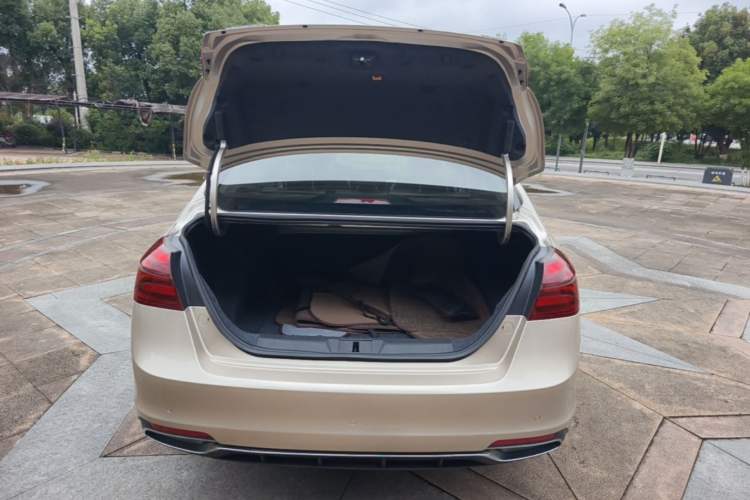 Used Geely Auto Emgrand 2019 Leading Edition 1.5L CVT Luxury Model China VI Standard Trunk