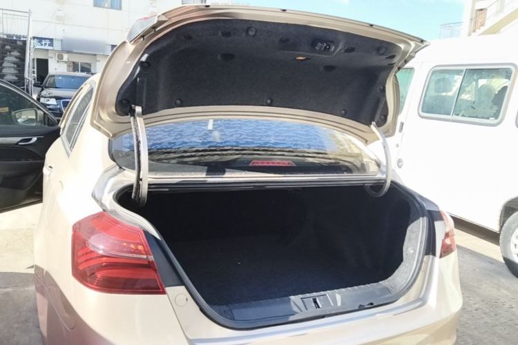 Used Geely Auto Emgrand 2019 Leading Edition 1.5L CVT Upward-Connected Model China VI Standard Trunk