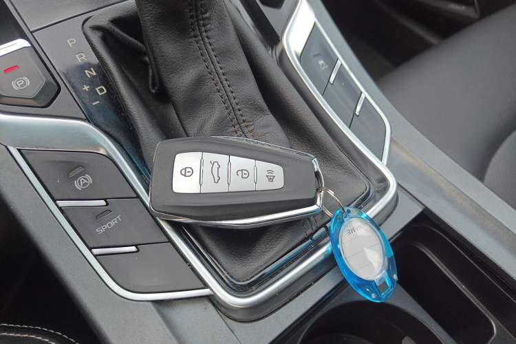 Used Geely Auto Emgrand 2019 Leading Edition 1.5L CVT Upward-Connected Model China VI Standard Vehicle Key