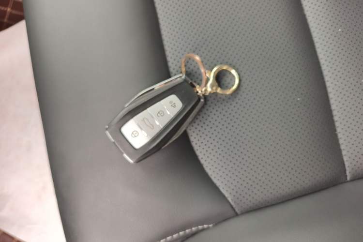 Used Geely Auto Emgrand 2019 Leading Edition 1.5L CVT Luxury Model China VI Standard Vehicle Key