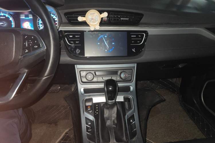 Used Geely Auto Emgrand 2019 Leading Edition 1.5L CVT Luxury Model China VI Standard Audio And AC Panel