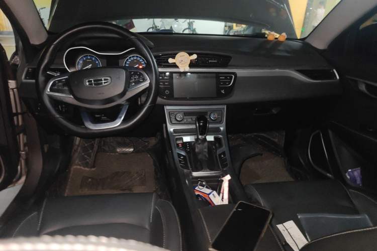 Used Geely Auto Emgrand 2019 Leading Edition 1.5L CVT Luxury Model China VI Standard Center Console