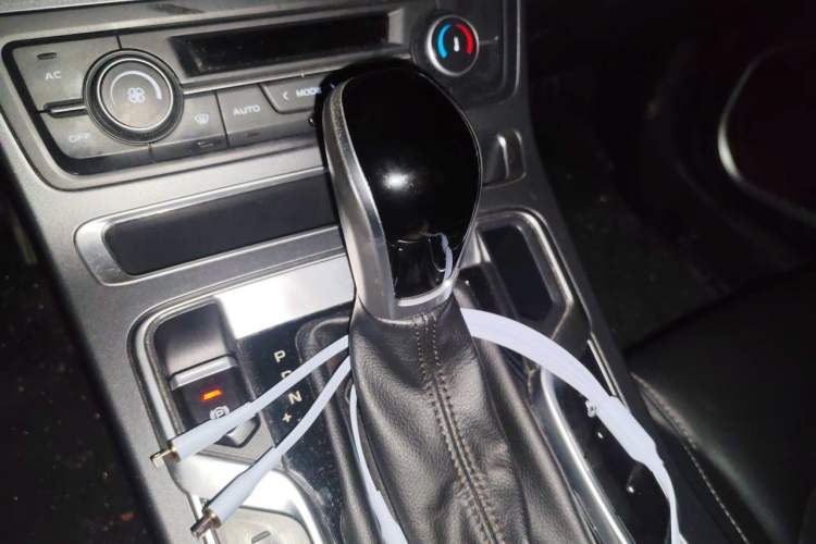 Used Geely Auto Emgrand 2019 Leading Edition 1.5L CVT Luxury Model China VI Standard Gear Lever