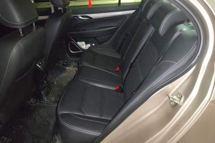 Used Geely Auto Emgrand 2019 Leading Edition 1.5L CVT Luxury Model China VI Standard Left Rear Seat