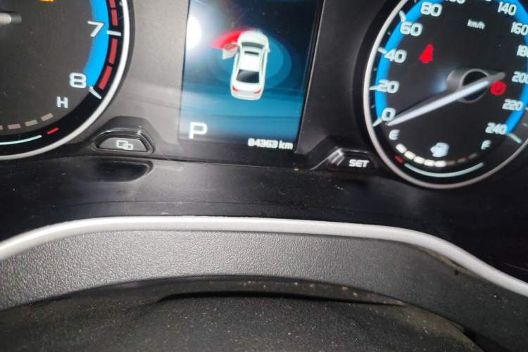 Used Geely Auto Emgrand 2019 Leading Edition 1.5L CVT Luxury Model China VI Standard Odometer Close Up