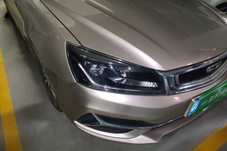 Used Geely Auto Emgrand 2019 Leading Edition 1.5L CVT Luxury Model China VI Standard Right Front Headlight