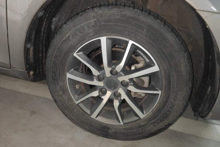 Used Geely Auto Emgrand 2019 Leading Edition 1.5L CVT Luxury Model China VI Standard Right Front Wheel Hub