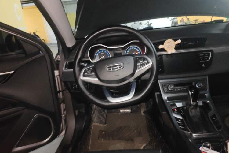 Used Geely Auto Emgrand 2019 Leading Edition 1.5L CVT Luxury Model China VI Standard Steering Wheel