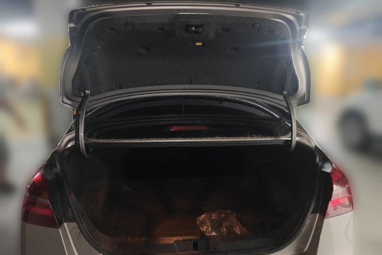 Used Geely Auto Emgrand 2019 Leading Edition 1.5L CVT Luxury Model China VI Standard Trunk