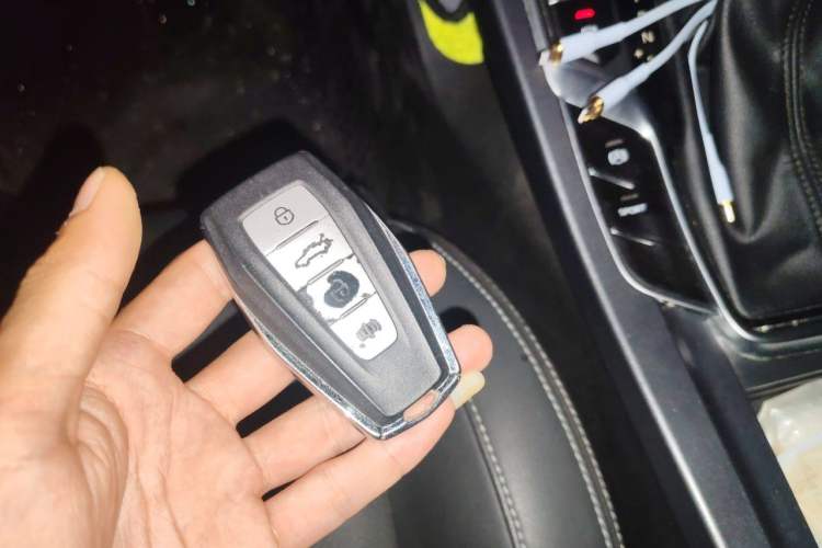 Used Geely Auto Emgrand 2019 Leading Edition 1.5L CVT Luxury Model China VI Standard Vehicle Key