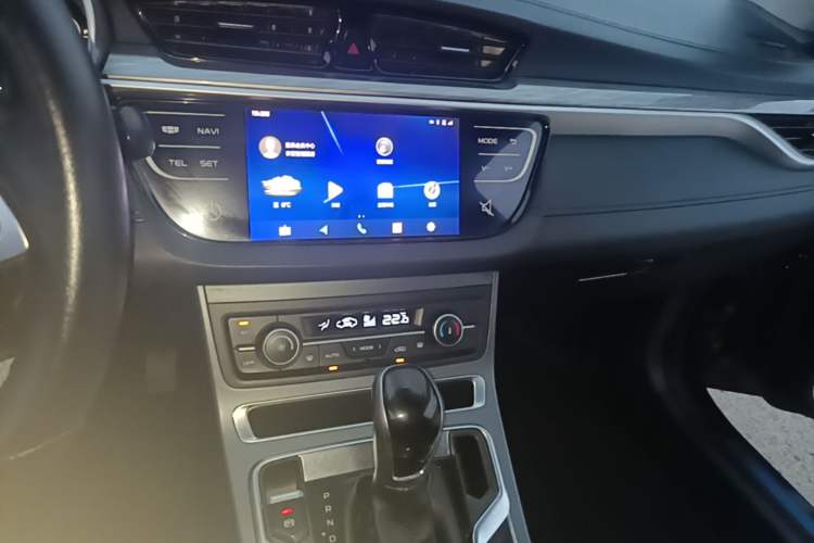 Used Geely Auto Emgrand 2019 Leading Edition 1.5L CVT Upward-Connected Model China VI Standard Audio And AC Panel