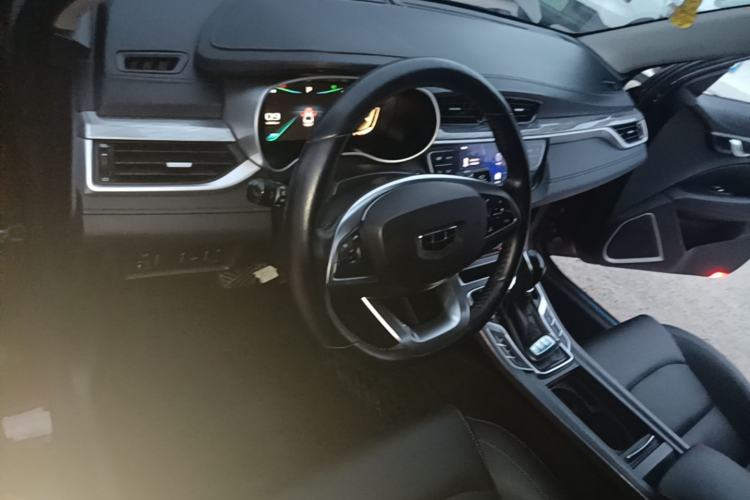 Used Geely Auto Emgrand 2019 Leading Edition 1.5L CVT Upward-Connected Model China VI Standard Center Console