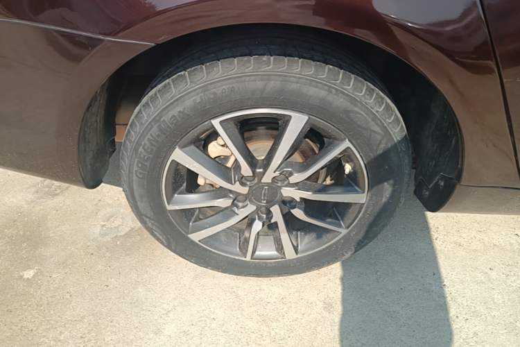 Used Geely Auto Emgrand 2019 Leading Edition 1.5L CVT Upward-Connected Model China VI Standard Exterior 5
