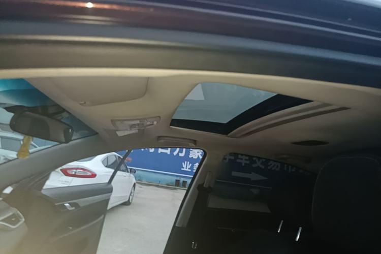 Used Geely Auto Emgrand 2019 Leading Edition 1.5L CVT Upward-Connected Model China VI Standard Headliner