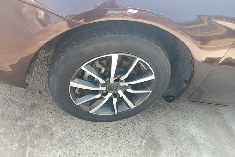 Used Geely Auto Emgrand 2019 Leading Edition 1.5L CVT Upward-Connected Model China VI Standard Left Front Wheel Hub