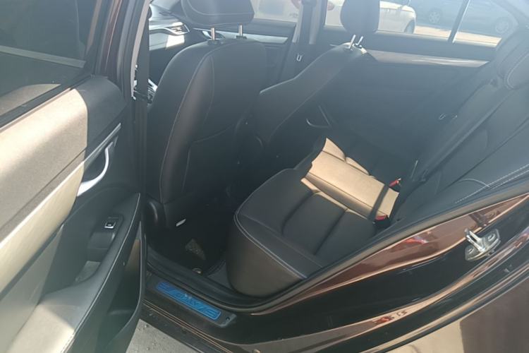 Used Geely Auto Emgrand 2019 Leading Edition 1.5L CVT Upward-Connected Model China VI Standard Left Rear Seat