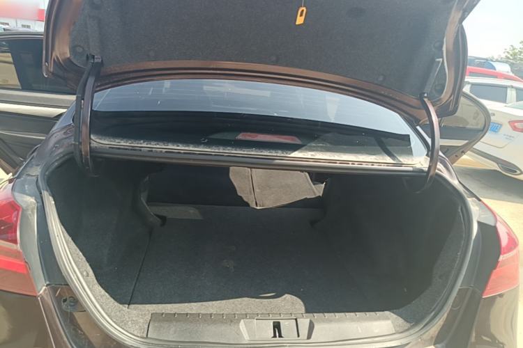 Used Geely Auto Emgrand 2019 Leading Edition 1.5L CVT Upward-Connected Model China VI Standard Trunk