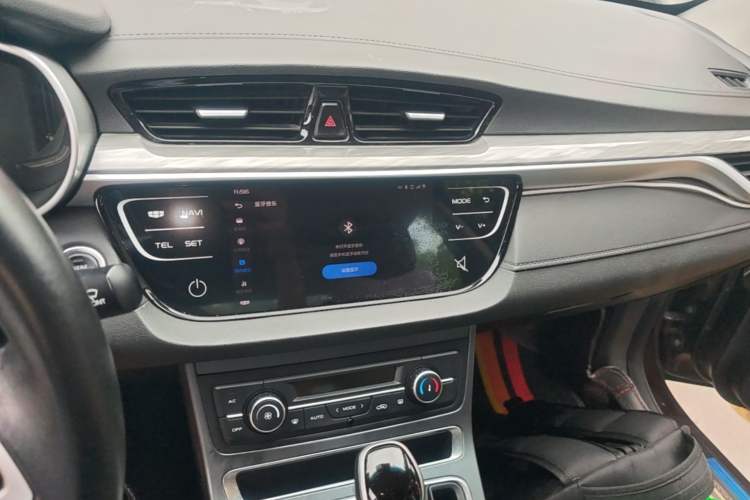 Used Geely Auto Emgrand 2019 Leading Edition 1.5L CVT Upward-Connected Model China VI Standard Audio And AC Panel