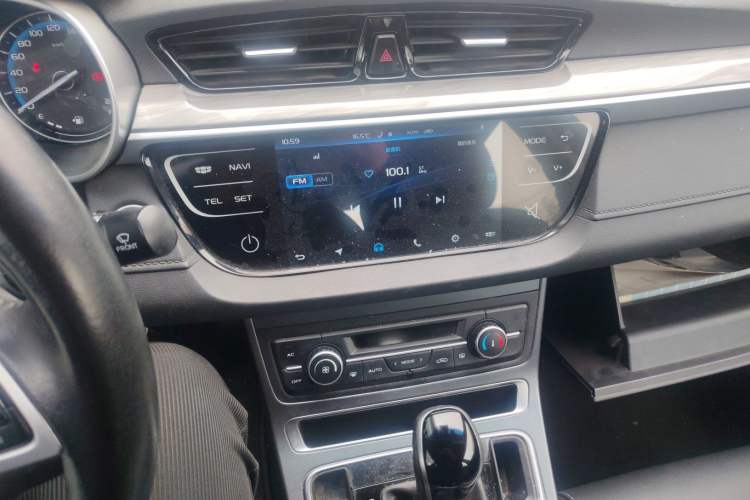 Used Geely Auto Emgrand 2019 Leading Edition 1.5L CVT Luxury Model China VI Standard Audio And AC Panel