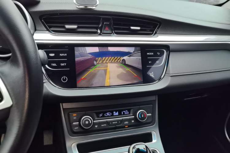 Used Geely Auto Emgrand 2019 Leading Edition 1.5L CVT Upward-Connected Model China VI Standard Audio And AC Panel