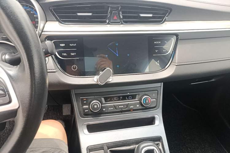 Used Geely Auto Emgrand 2019 Leading Edition 1.5L Manual Luxury Model China VI Standard Audio And AC Panel