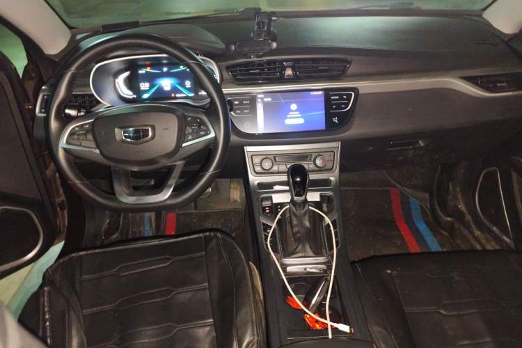 Used Geely Auto Emgrand 2019 Leading Edition 1.5L CVT Upward-Connected Model China VI Standard Center Console