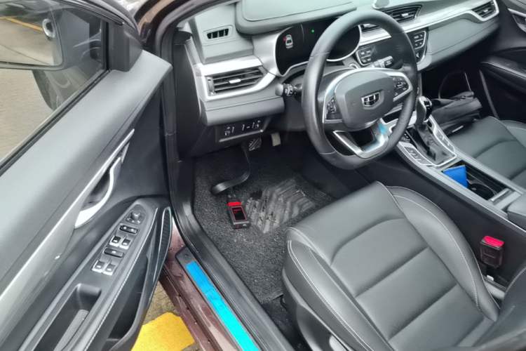 Used Geely Auto Emgrand 2019 Leading Edition 1.5L CVT Upward-Connected Model China VI Standard Driver Seat