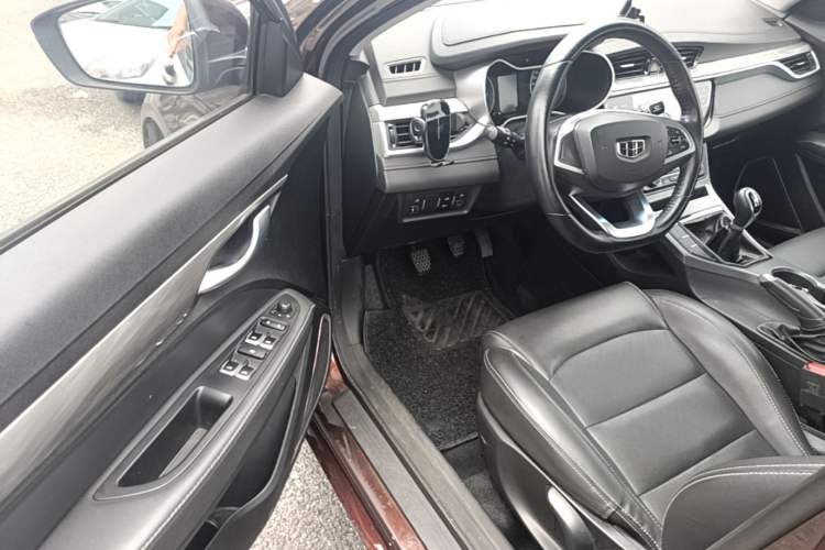 Used Geely Auto Emgrand 2019 Leading Edition 1.5L Manual Luxury Model China VI Standard Driver Seat