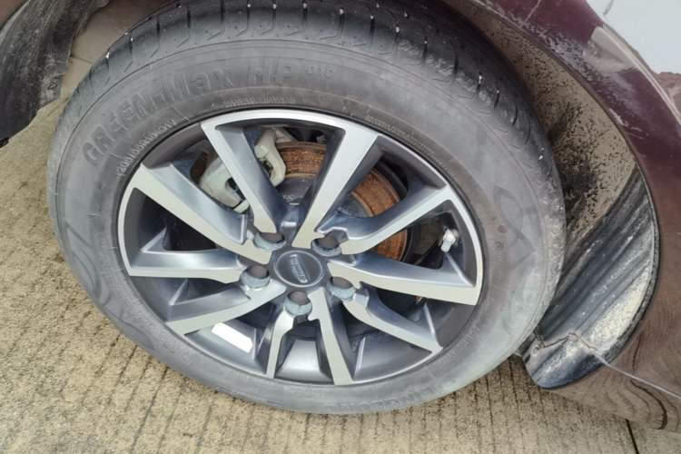 Used Geely Auto Emgrand 2019 Leading Edition 1.5L CVT Upward-Connected Model China VI Standard Exterior 3